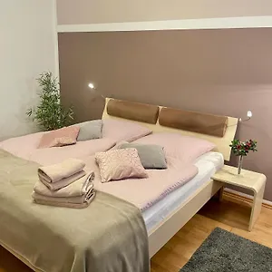 Apartment Blumsens Stadtwohnung Am Oertelplatz, München